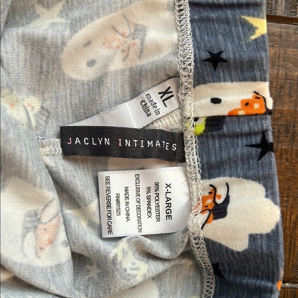 Jaclyn Smith Gray Ghost Halloween Print Sleep Shorts NWOT - Picture 2 of 3